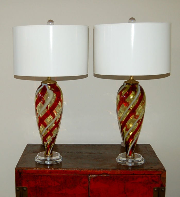 Mid-Century Modern Pair of Butterscotch Vintage Murano Lamps with Stripes For Sale