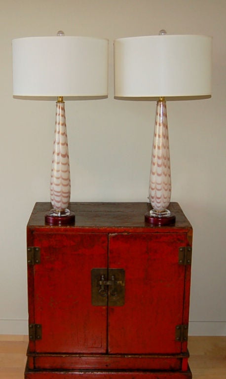 Beautiful PLUM AND CREAM Murano lamps overflowing with 24kt gold in a pulled feather design.  Original labels still attached.

The lamps measure 25 inches to top of socket.  As shown, the top of shade is 31 inches high.  Lampshades are for display