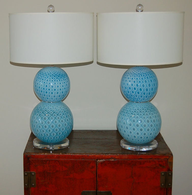 Mid-Century Modern Giorgio Ferro Stacked Murano Ball Lamps with Peacock Design For Sale