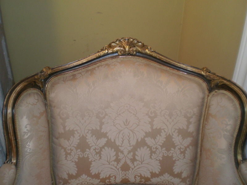 CARVED AND GILDED VENETIAN MARQUISE WITH CABRIOLE LEGS