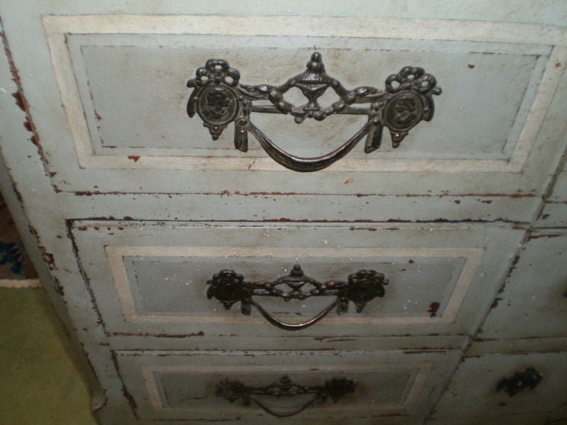Grande commode francese Luigi XV del XVIII secolo In condizioni buone in vendita a Houston, TX