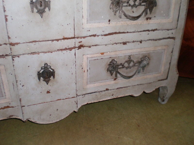 Grande commode francese Luigi XV del XVIII secolo in vendita 3