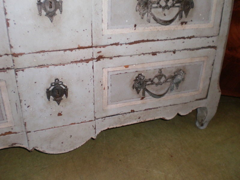 Large 18th Century French Louis XV Commode For Sale 4