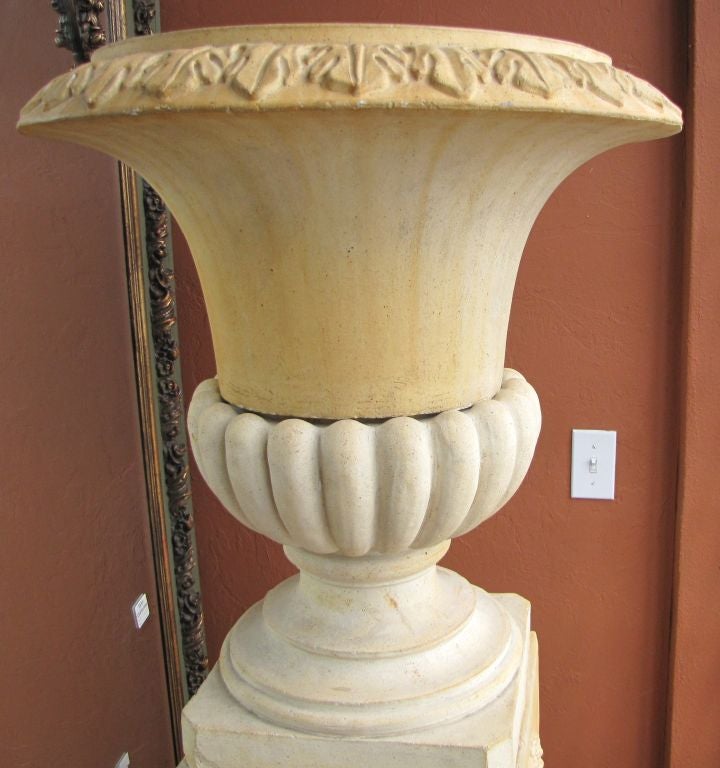 Large Pair of 18th Century Terracotta Urns In Good Condition For Sale In Miami, FL