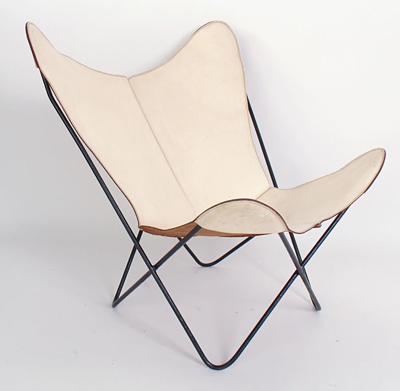 Mid-20th Century Sculptural Butterfly Chair in Original White Leather
