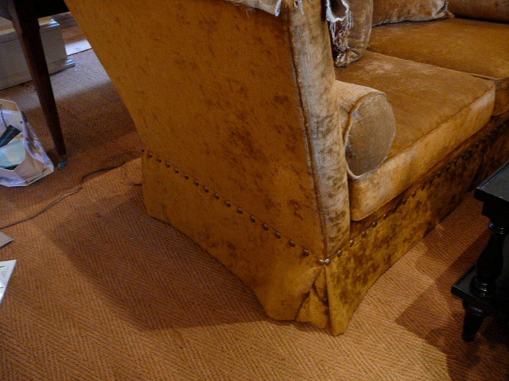Pair of Georgian Style Knole Settees. In Excellent Condition In Middleburg, VA