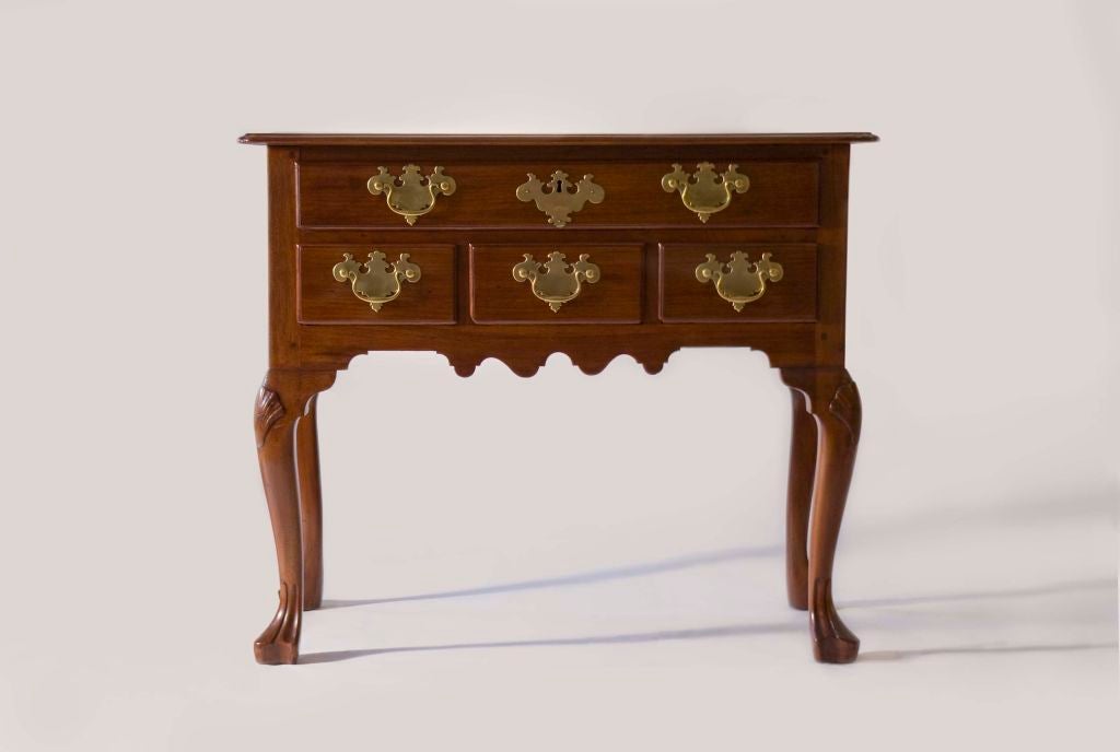 18th Century and Earlier Walnut Queen Anne Dressing Table
