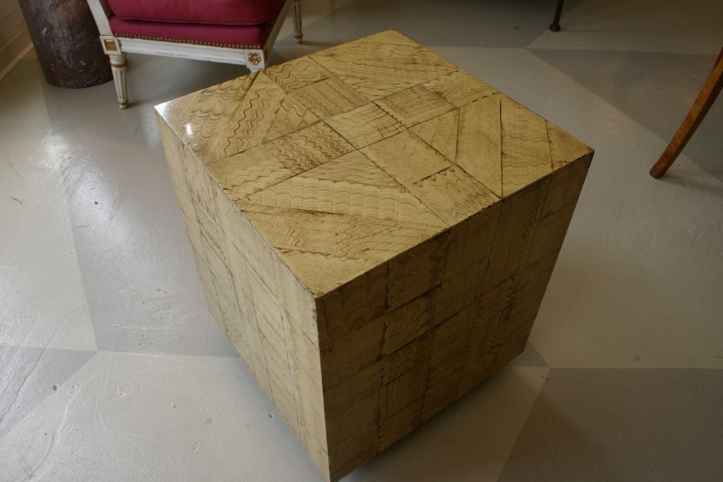 Mid-Century Faux-Grain Painted Cube Table In Good Condition For Sale In Dallas, TX
