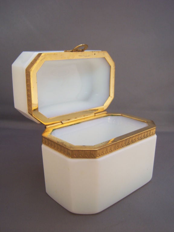 Charming French Opaline Glass Box In Excellent Condition In Rancho Santa Fe, CA