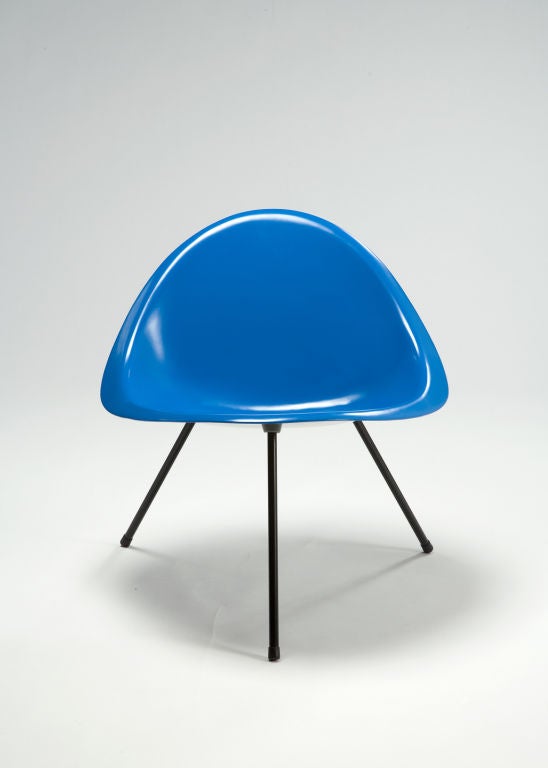 CH689

Molded aluminium tripod chair, in blue. Plaqued and numbered. Originally designed by Poul Kjaerholm, 1953. Current limited edition of 25 plus 8 APs produced by Sean Kelly Gallery and R 20th century, Denmark, 2007-2009. (Also available in