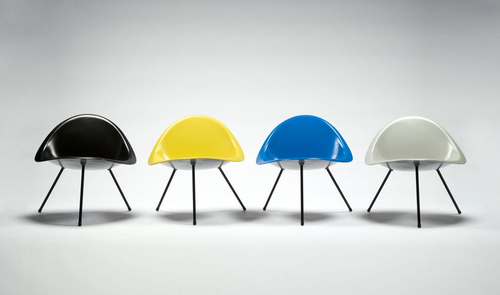 Contemporary Tripod chair by Poul Kjaerholm