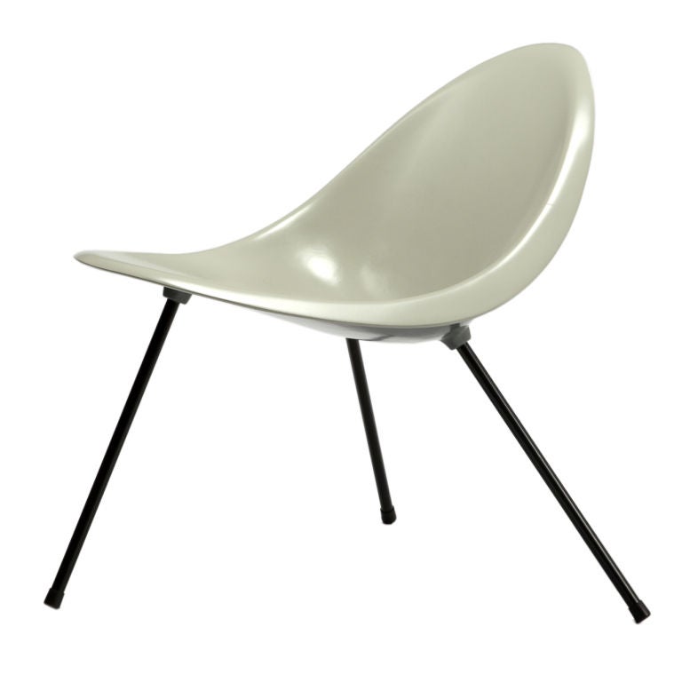 Tripod chair designed by Poul Kjaerholm