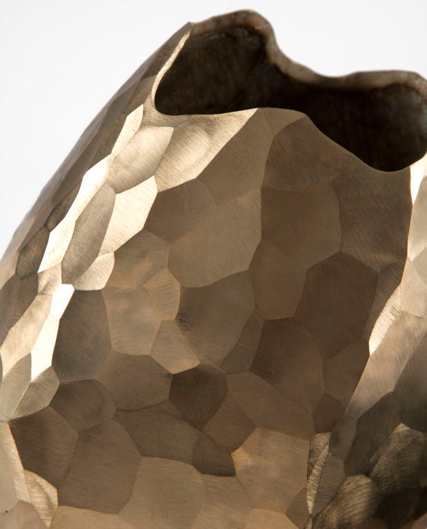 SM3189

Unique small bronze facet vase. Signed and numbered. Edition of 50 plus 4 APs. Designed and made by David Wiseman, USA, 2008-2009.
