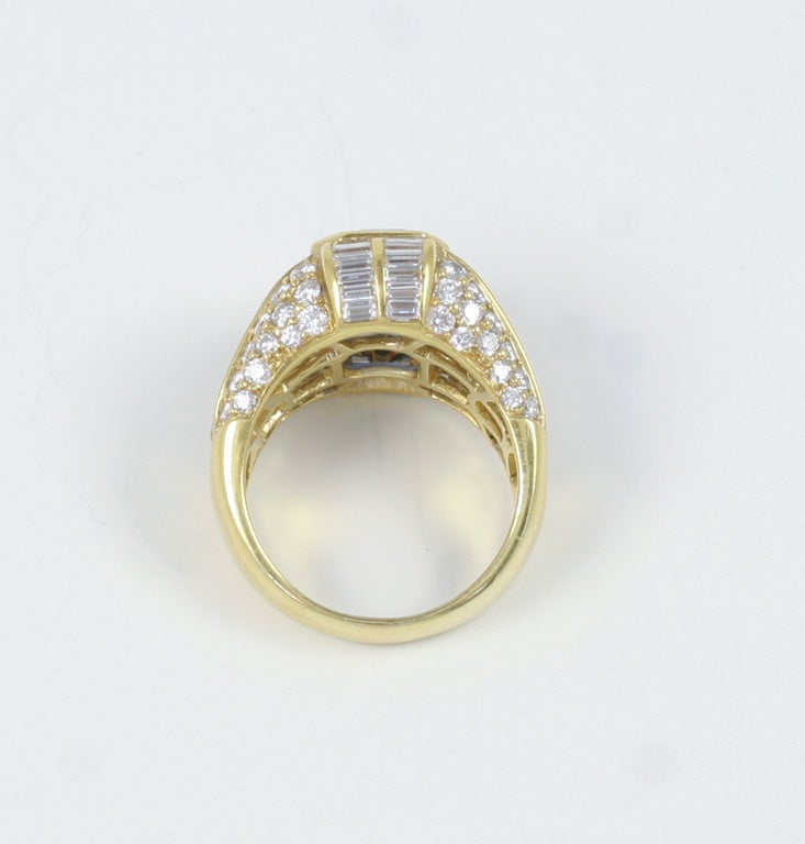 Women's 18K Yellow Gold Sapphire & Diamond Ring For Sale