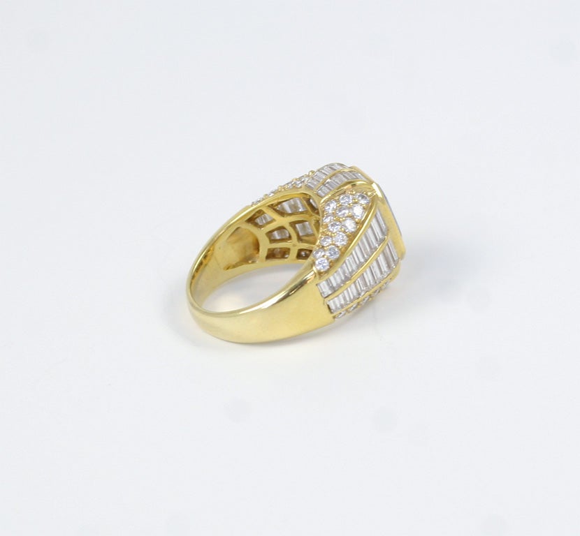 18K Yellow Gold Sapphire & Diamond Ring For Sale 2