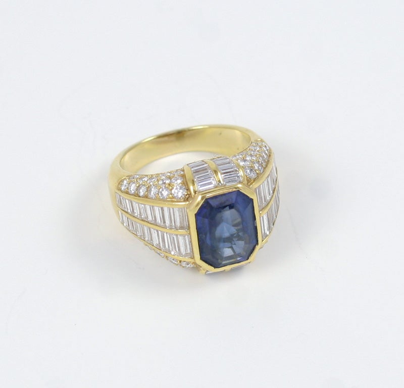 18K Yellow Gold Sapphire & Diamond Ring For Sale 4