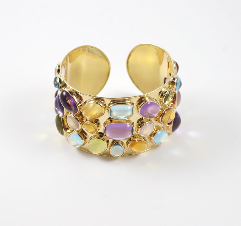 18kt yellow gold cuff with semi precious cabochon cut oval stone
