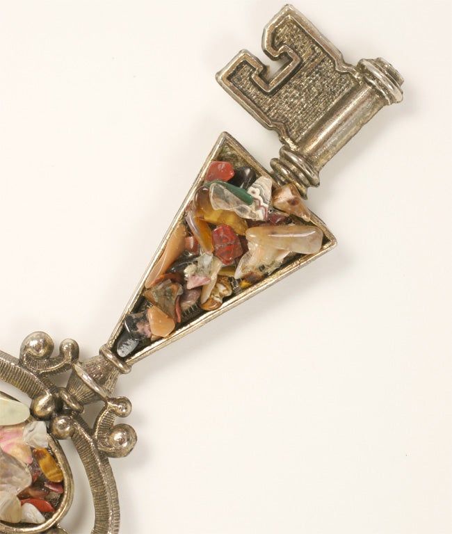 Grand collier pendentif clé « argent », bijou de fantaisie Excellent état - En vente à Stamford, CT
