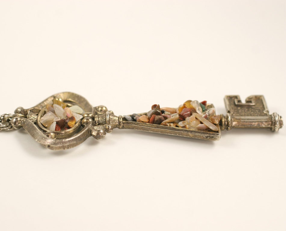 Grand collier pendentif clé « argent », bijou de fantaisie en vente 3