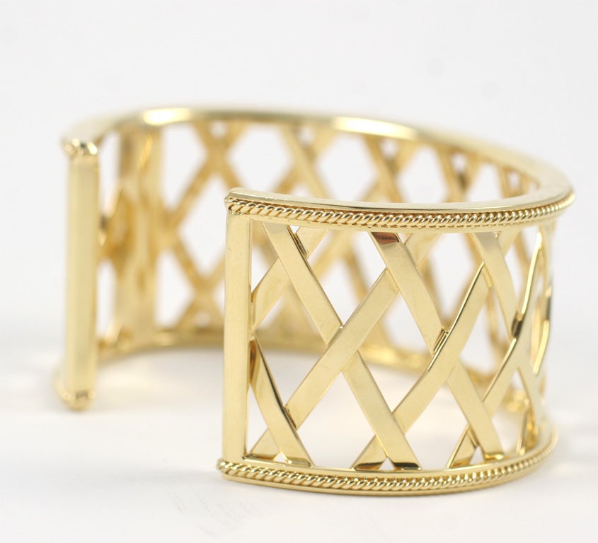 Contemporary 18kt Lattice Cuff Bracelet with hinge For Sale