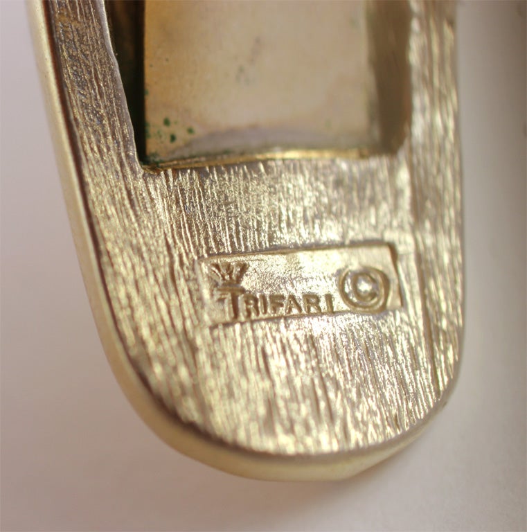 Bracelet Trifari « or » avec cabochon ovale, bijouterie de costume en vente 4