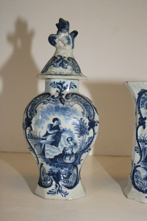 A DELFTWARE GARNITURE BY THE AXE FACTORY. DUTCH, C. 1790 For Sale 1