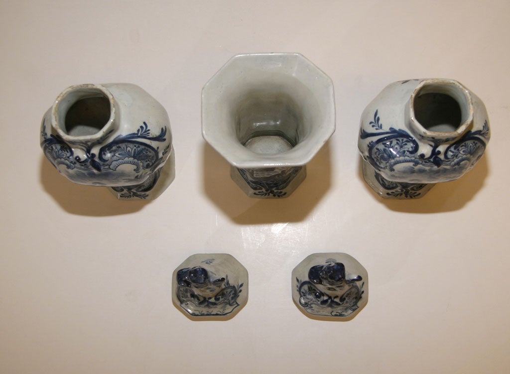 A DELFTWARE GARNITURE BY THE AXE FACTORY. DUTCH, C. 1790 For Sale 3