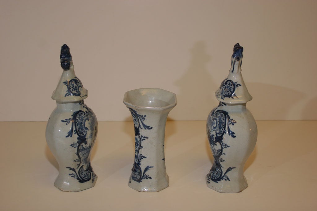 A DELFTWARE GARNITURE BY THE AXE FACTORY. DUTCH, C. 1790 For Sale 4