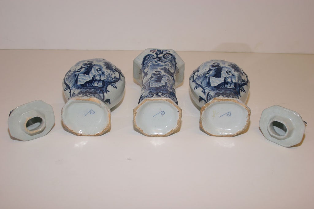 A DELFTWARE GARNITURE BY THE AXE FACTORY. DUTCH, C. 1790 For Sale 6
