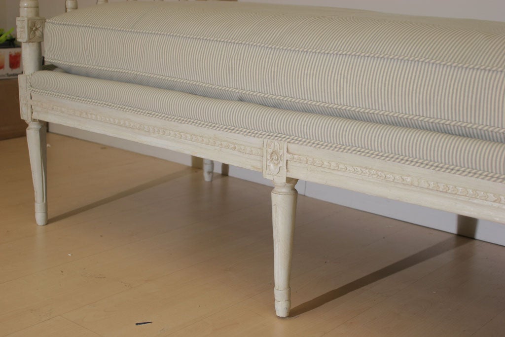 Daybed Bench Swedish Gustavian 18th Century White Sweden In Good Condition In New York, NY