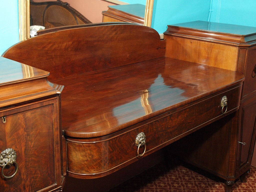English Georgian Classical Mahogany Sideboard In Good Condition For Sale In New Orleans, LA