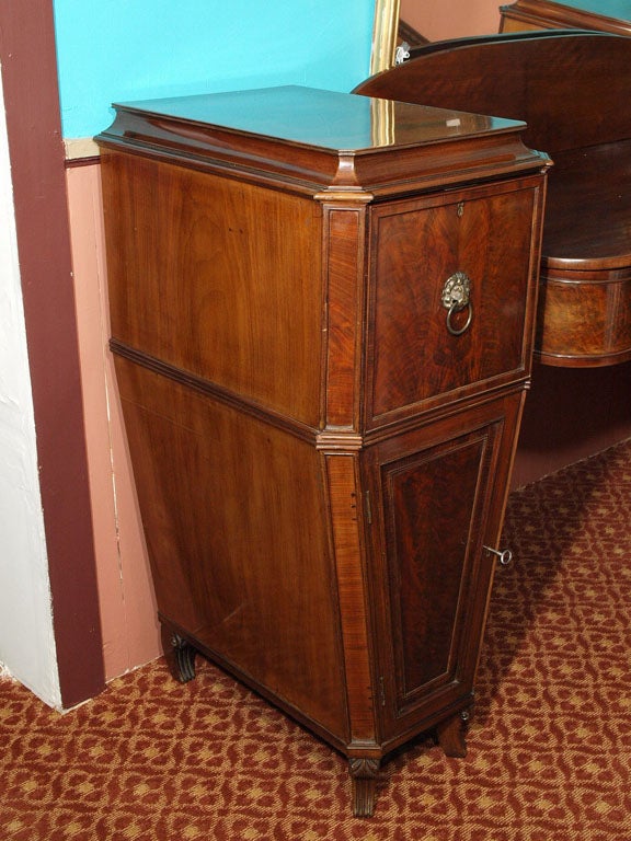 English Georgian Classical Mahogany Sideboard For Sale 3