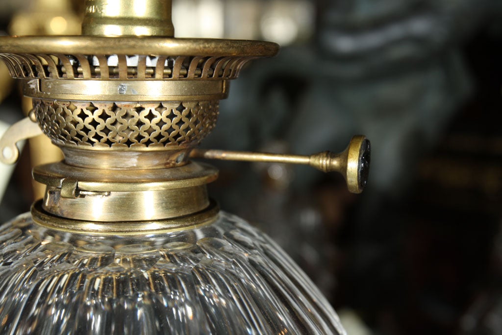 English SOLID COLUMN CRYSTAL OIL LAMP