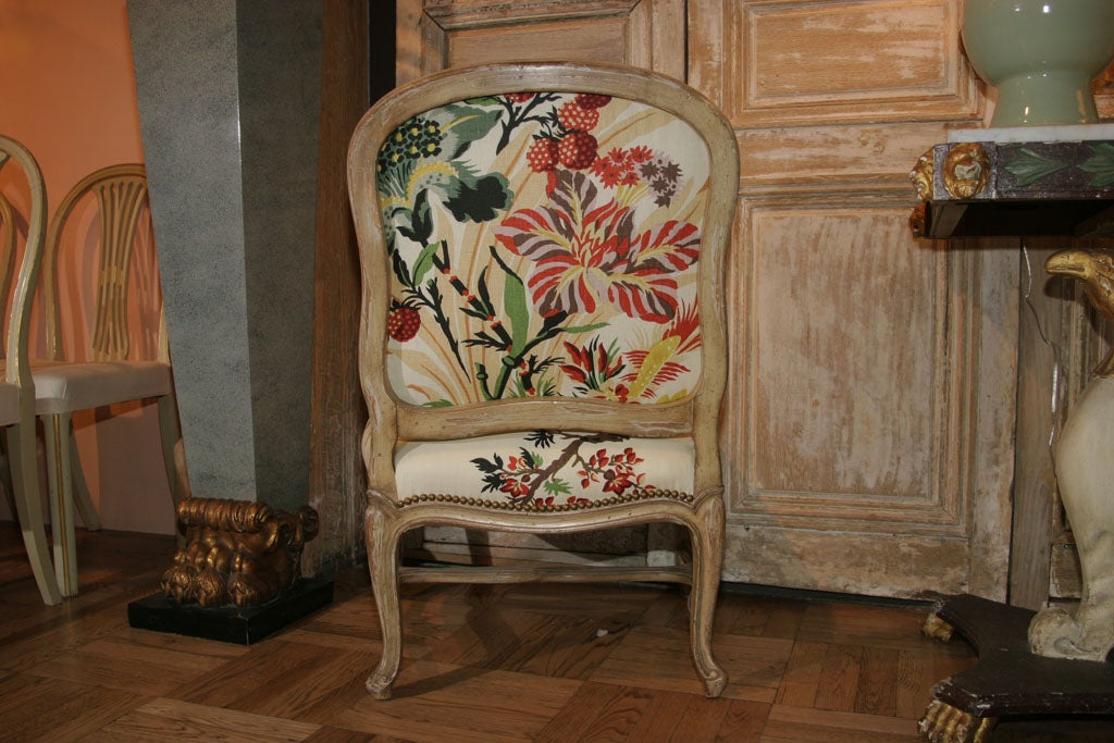 A Provencial Louis XV Style Carved and Painted Chaise 3