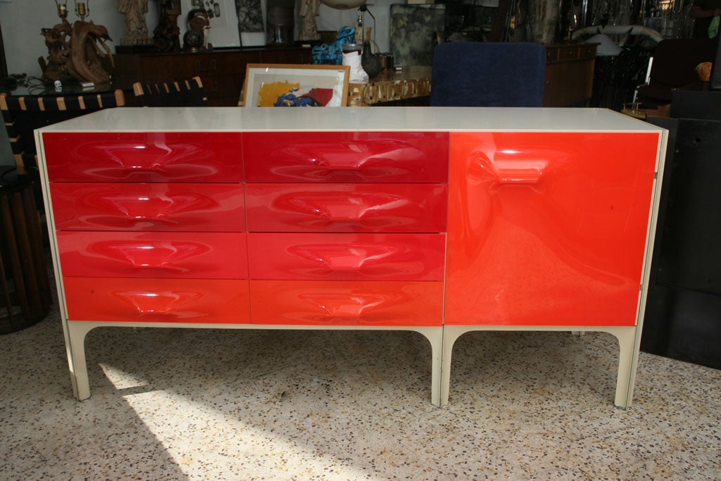 A very desirable piece designed by Raymond Loewy and manufactured in France by Doubinsky Freres, the DF2000 series features injection molded plastic drawer and door fronts in four absolutely gorgeous colors. The surrounding cabinet is painted wood,