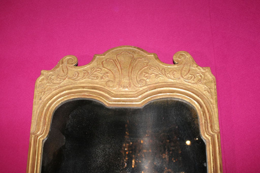 George I Carved Gesso and Giltwood Mirror. English, Circa 1720 In Excellent Condition For Sale In New York, NY