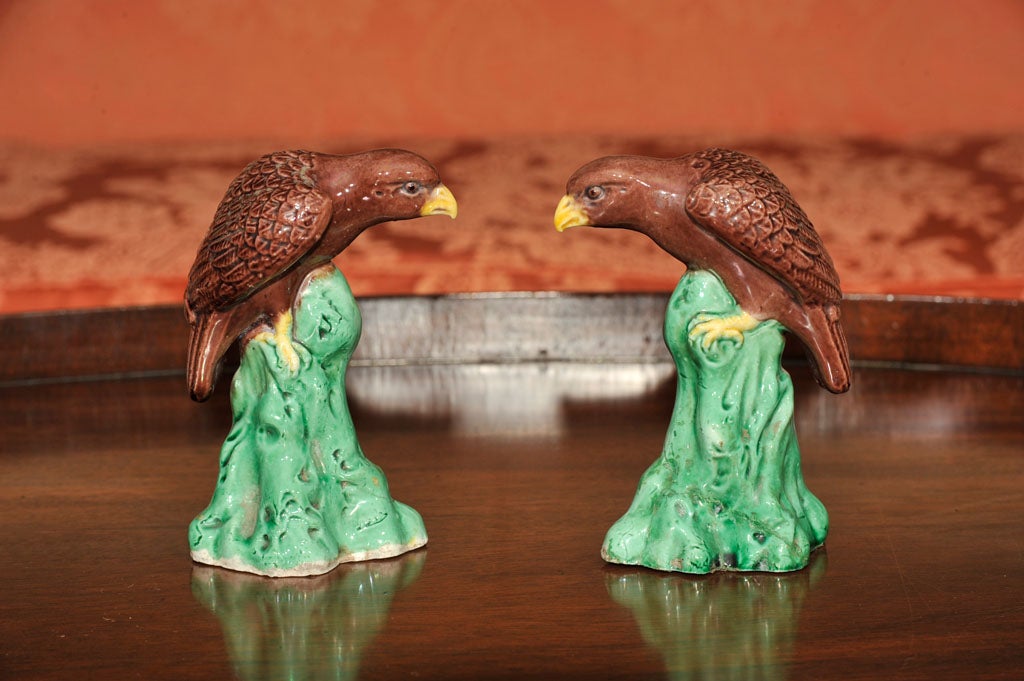 Porcelain A pair of Chinese Export birds For Sale