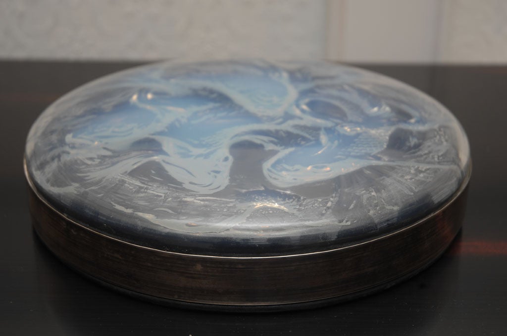 LALIQUE CANDY DISH DEPICTING A FISH MOTIF