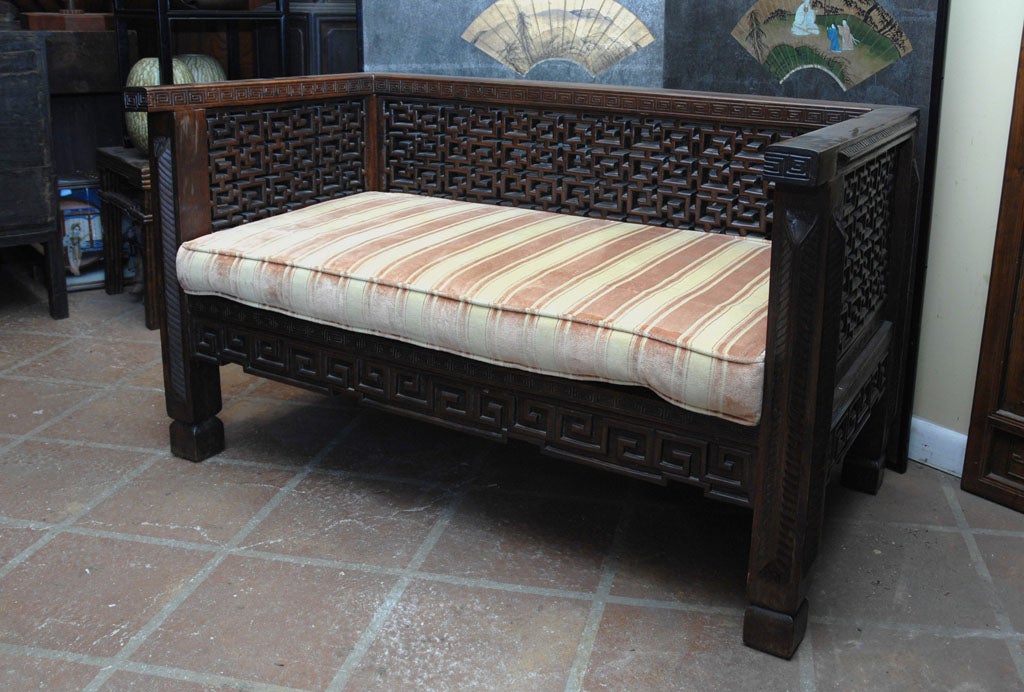 Shanghai Settee