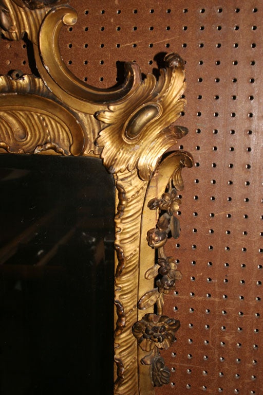 Hand-Carved 18th Century Carved Chinoiserie-Style Wall Mirror For Sale