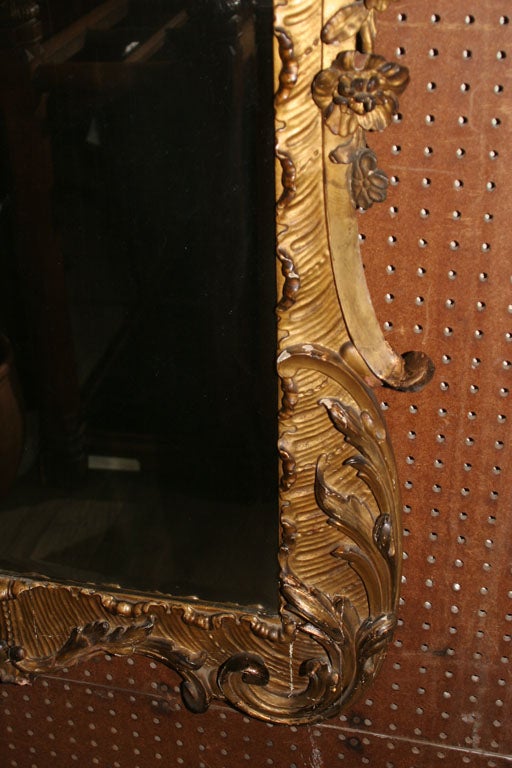 18th Century Carved Chinoiserie-Style Wall Mirror In Good Condition For Sale In New York, NY