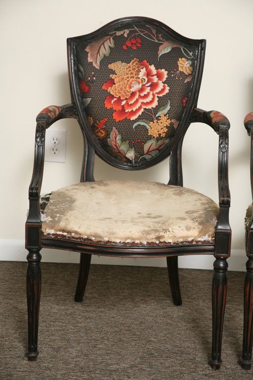 Hand-Crafted Neoclassical Pair of Elegant Armchairs with Shield Backrest For Sale
