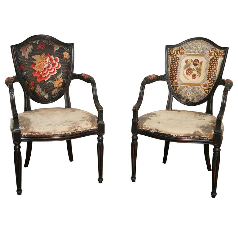 Neoklassizistisches Paar eleganter Sessel mit Schildrückenlehne und Schildrückenlehne