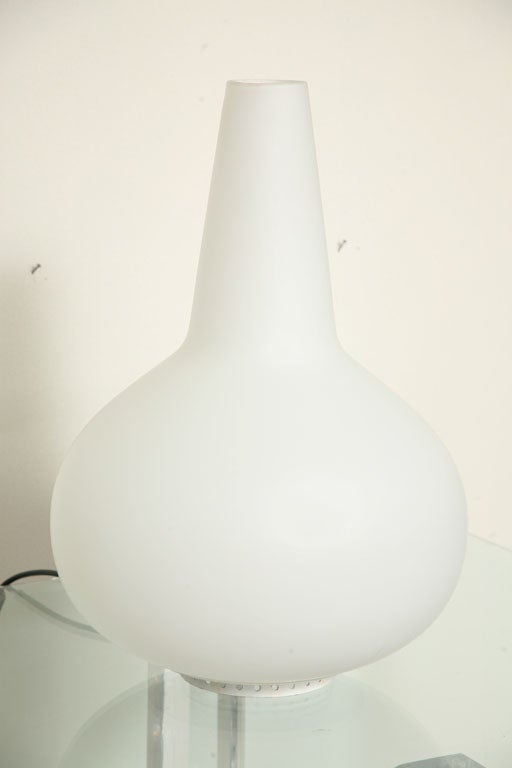 Pair of Fontana Arte Glass Lamps Designed by Max Ingrand & Pietro Raimondi Italy In Good Condition For Sale In Miami, FL