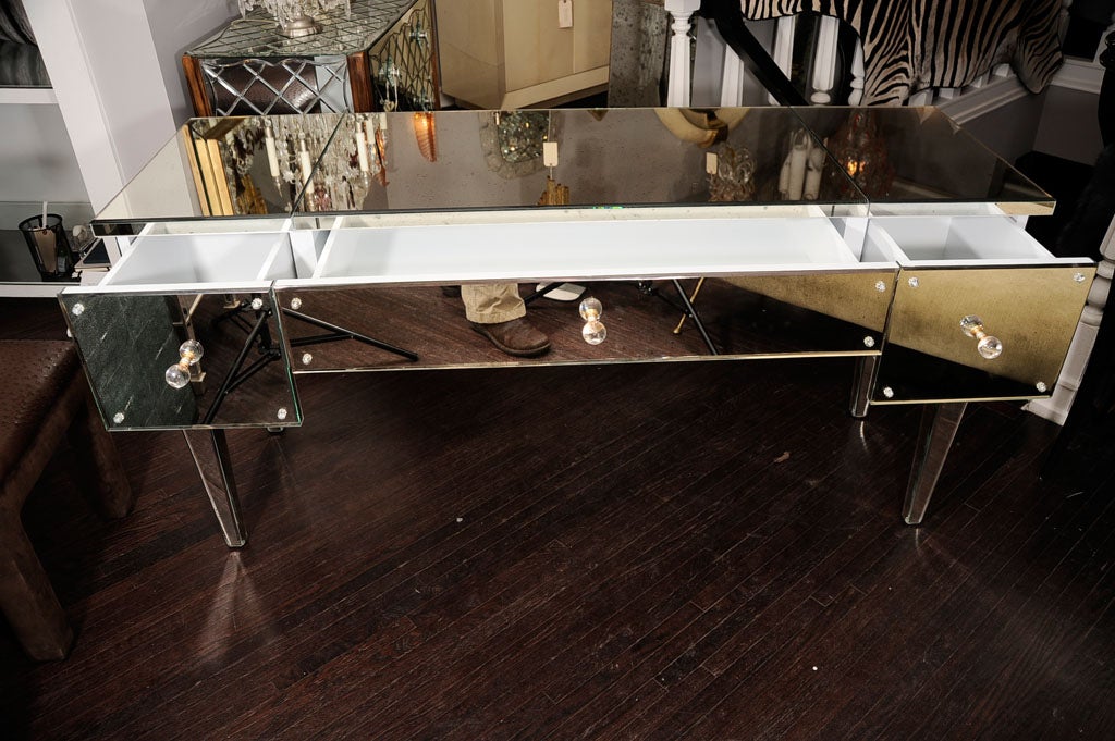 Mirrored Flip-Top Vanity Desk In New Condition For Sale In New York, NY