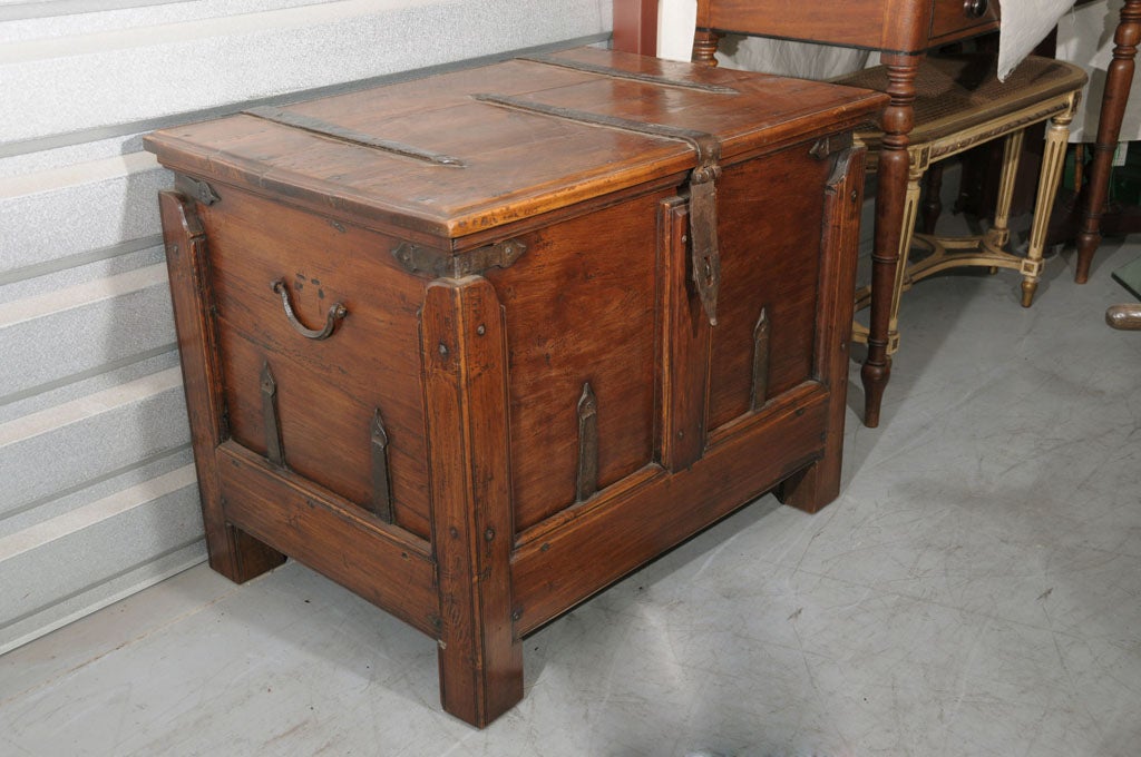 Campaign-Era Captain's Trunk of Iron-Bound Wood