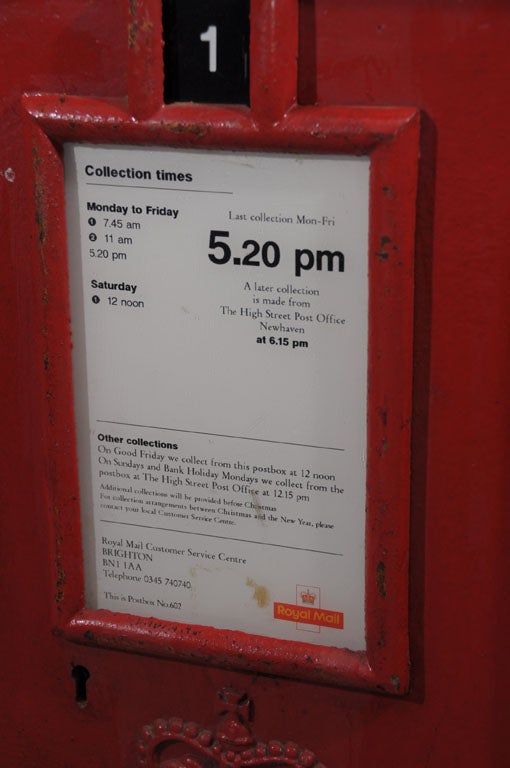 British Royal Mail Post Box of Cast Iron (with Key) 2