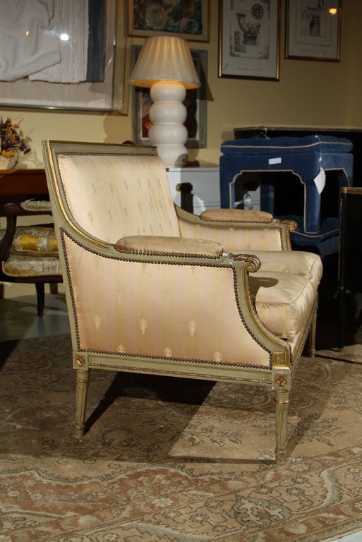 Mid-20th Century Painted and Parcel Gilded Marquise Settee with Silk Upholstery by Maison Jansen