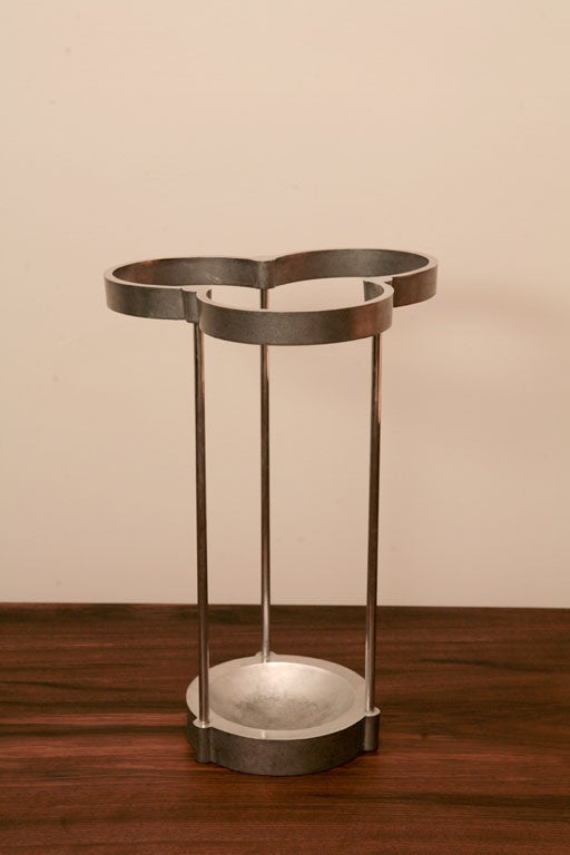Umbrella stand in aluminum;<br />
designed by Emanuela Frattini Magnusson;<br />
manufactured by EFM, Milano-NY, 1991<br />
for MOMA NY;<br />
model: IVY KAMEL<br />
This is an original edition for Moma, not reproduction.