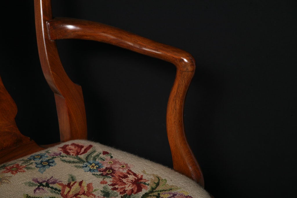 Walnut A Set of 8 English Queen Anne Dining Chairs. For Sale